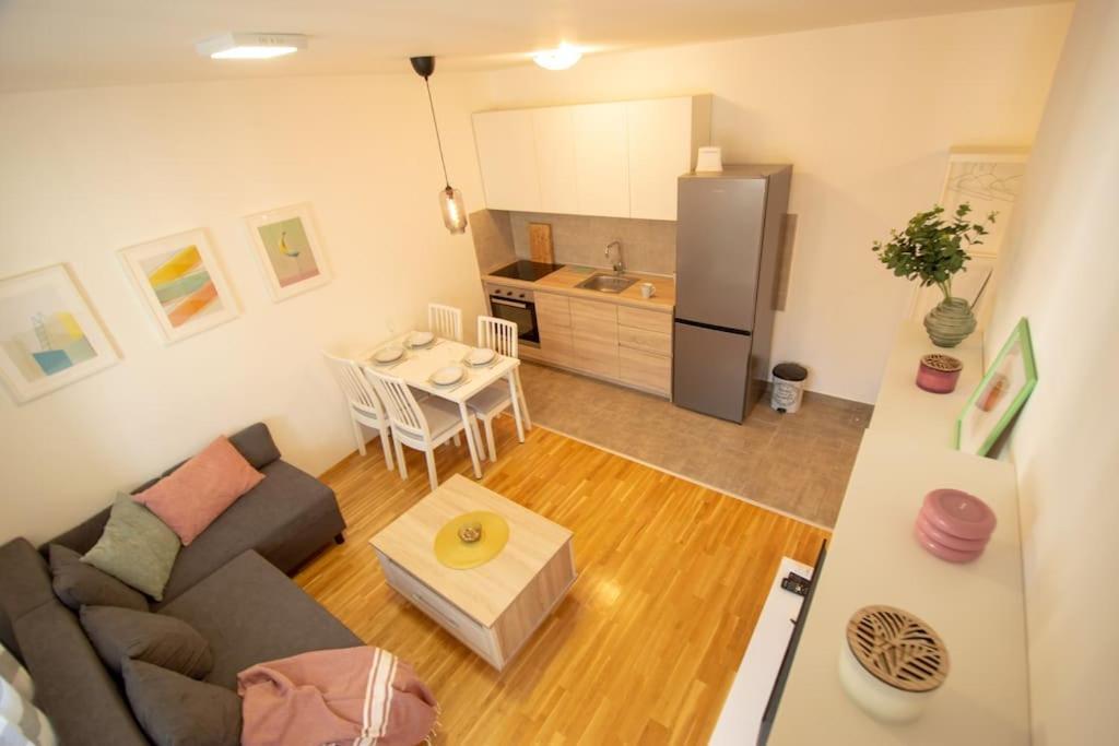 White Fields-Central 2-Bdrm Apartment With Parking Novi Sad Exterior foto