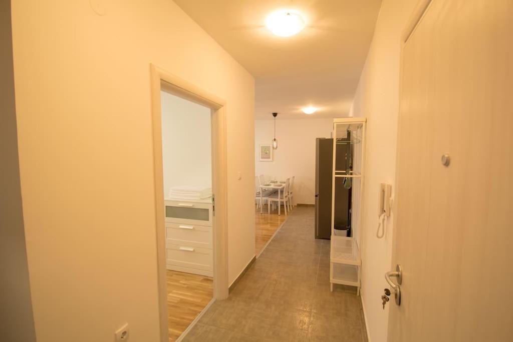 White Fields-Central 2-Bdrm Apartment With Parking Novi Sad Exterior foto
